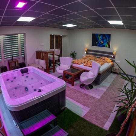 Aparthotel E 14 Berekfürdő Zewnętrze zdjęcie