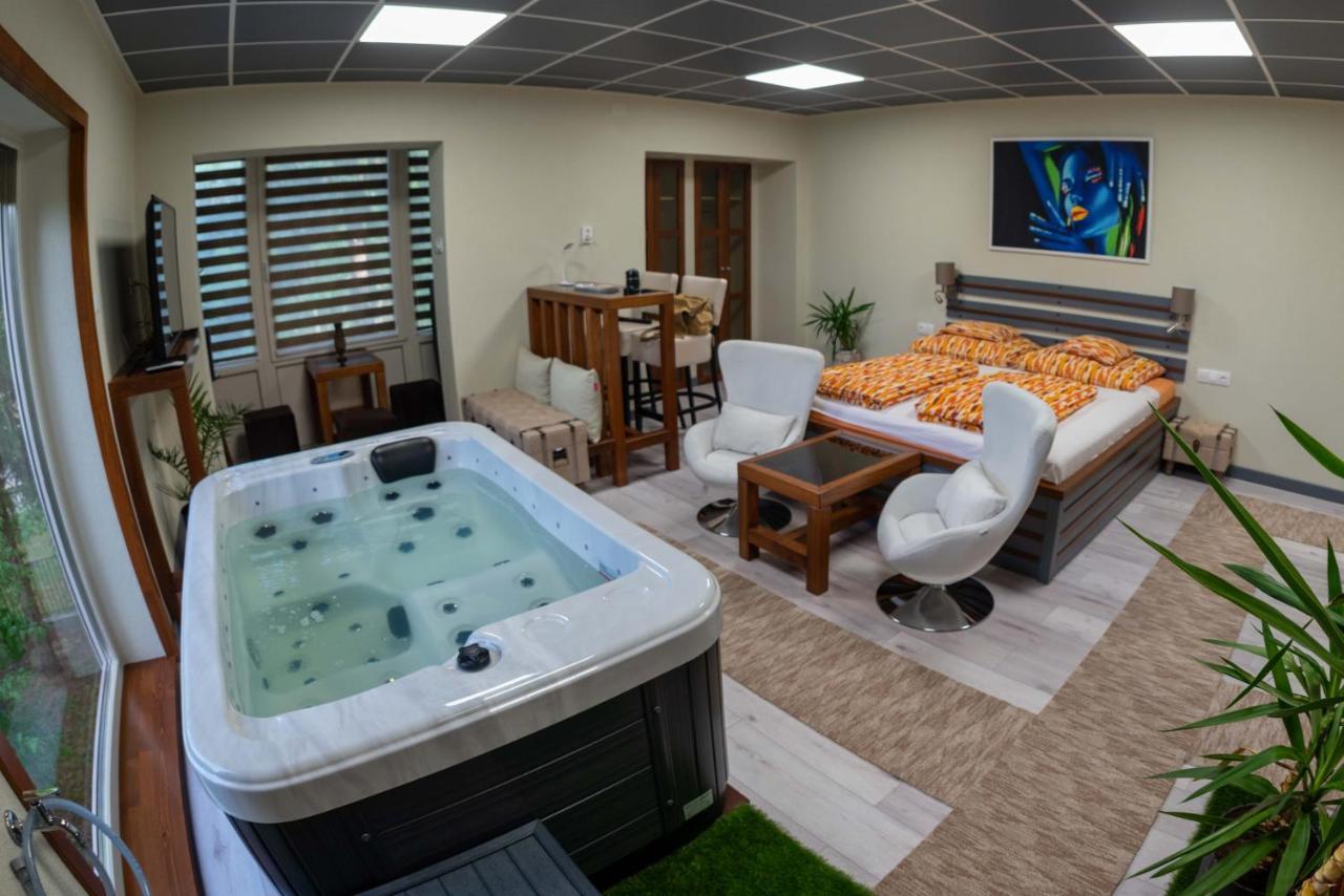 Aparthotel E 14 Berekfürdő Zewnętrze zdjęcie